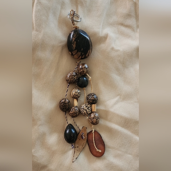 Natural nut shell Keychain - Picture 4 of 4